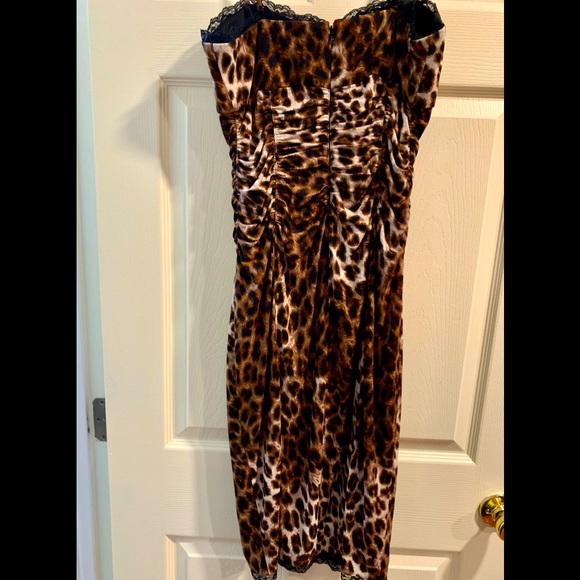Boston Proper Leopard print, lace trim ruched bodice dress with front side slit - Picture 3 of 6